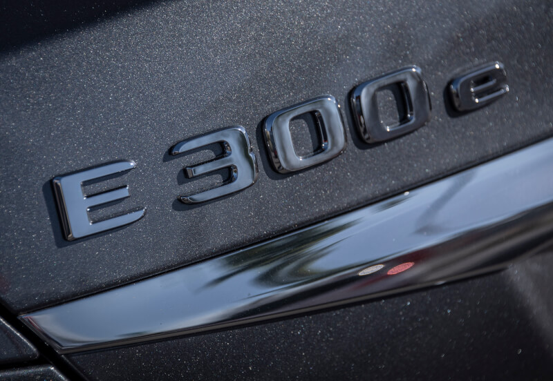 Mercedes-Benz-E300e-model-logo.jpg